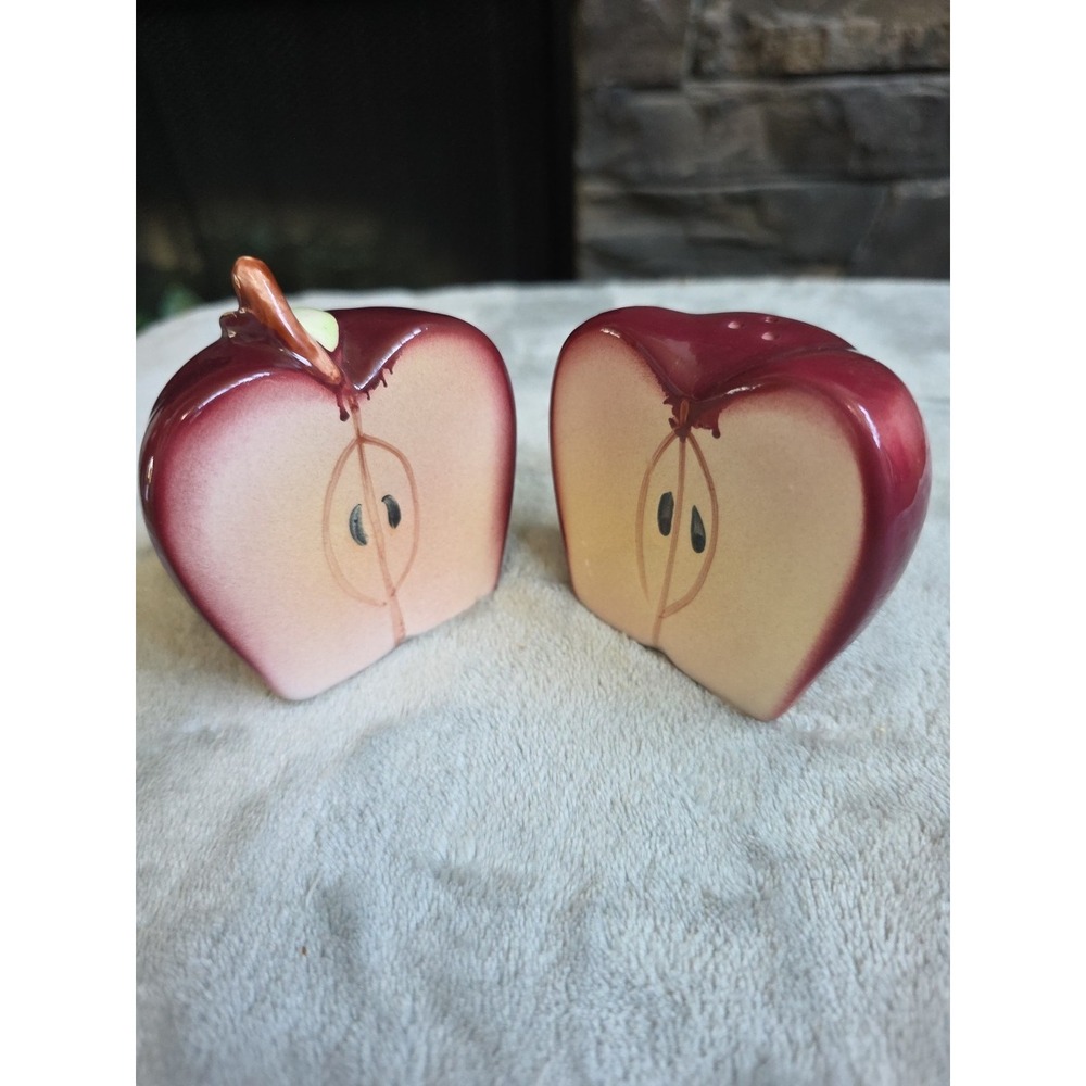 APPLE SHAPED CERAMIC SALT & PEPPER SHAKERS VINTAGE UNUSED